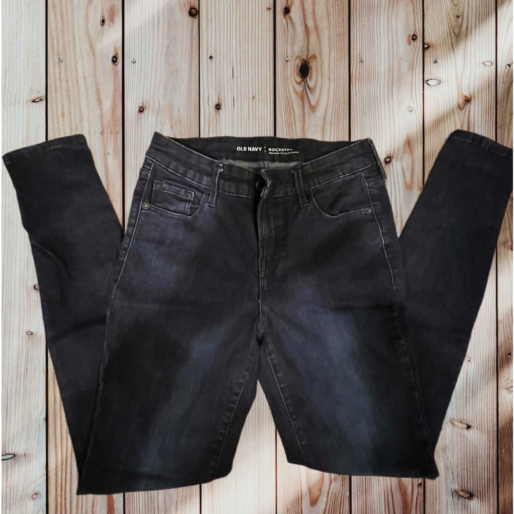 Old Navy Rockstar Mid Rise Jeans. Size 4